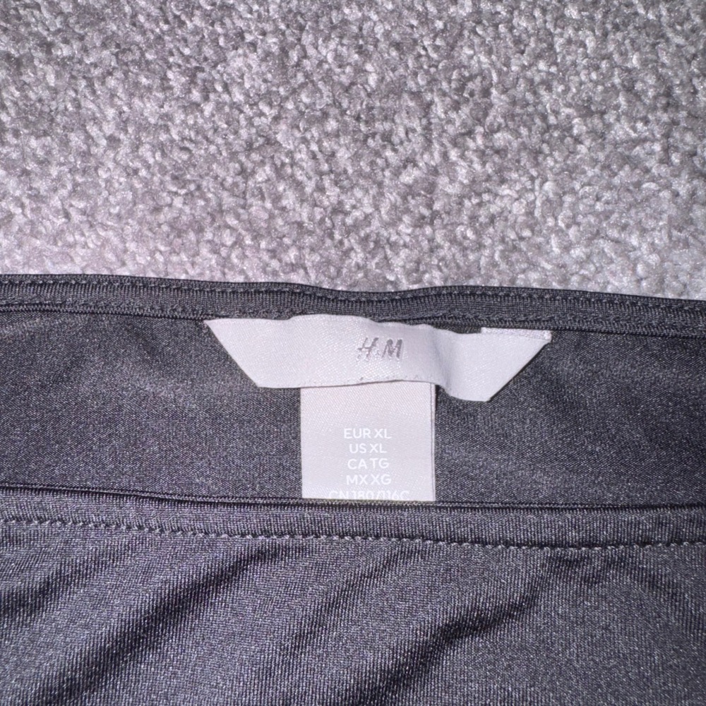 H&M Women's Black Sleeveless Boatneck Blouse w/ Ruched Side Seams Size XL - Picture 2 of 9